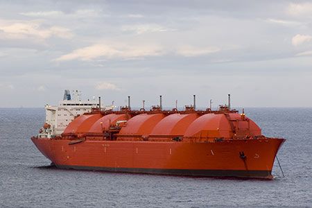 US shale gas offers hope to struggling shipyards
