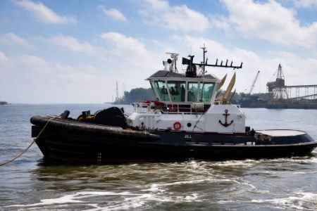 Master Boat Builders delivers tugboat for Gulf LNG partnership