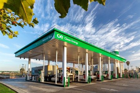 Clean Energy Fuels signs new supply agreements